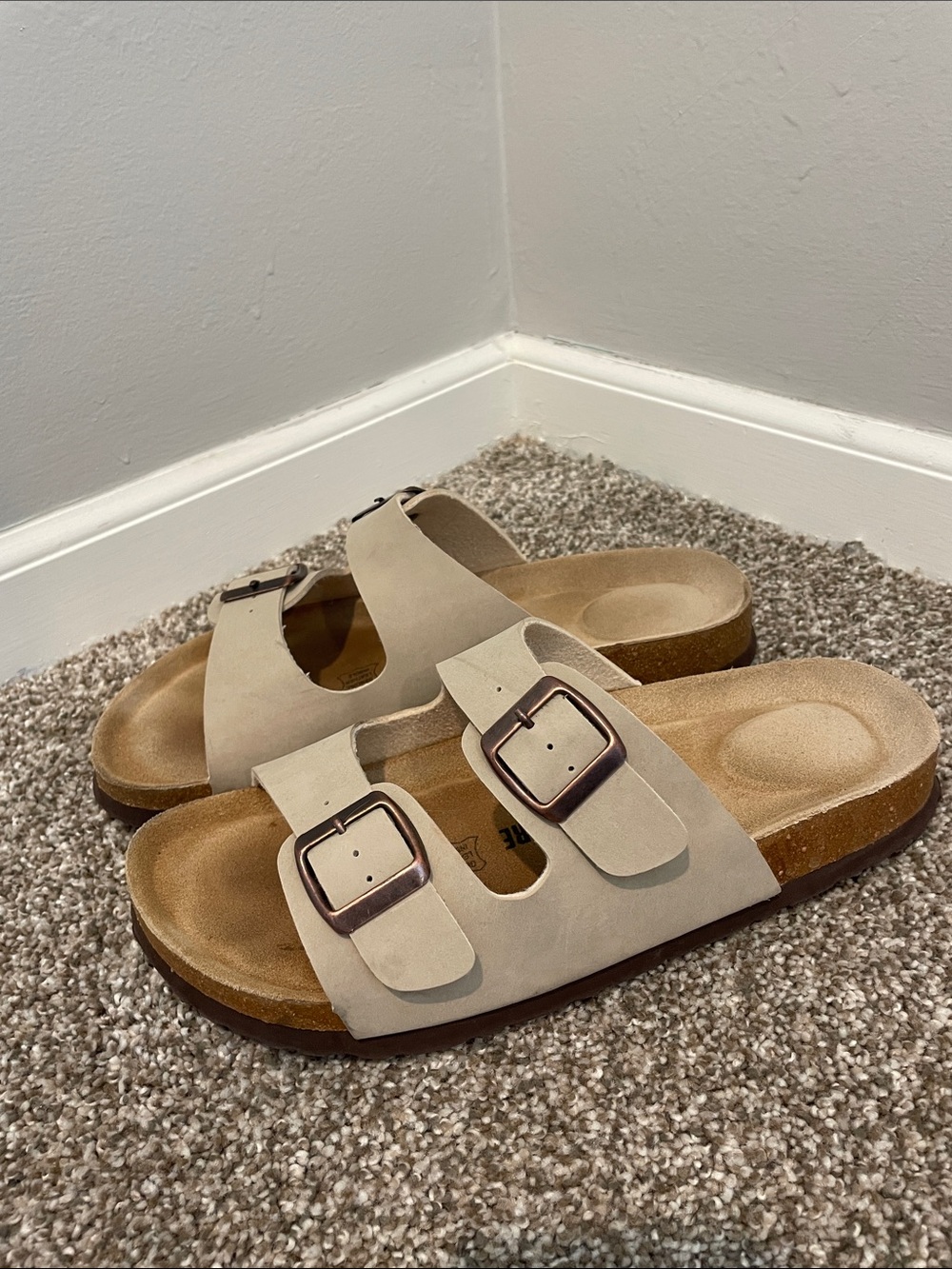 Coushionaire Beige Sandals Size 9M
